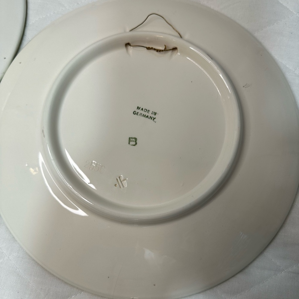 West German Majolica Set Of 2 Decorative Plates Chalet Farmhouse 3D Vintage 2556 - Picture 4 of 7